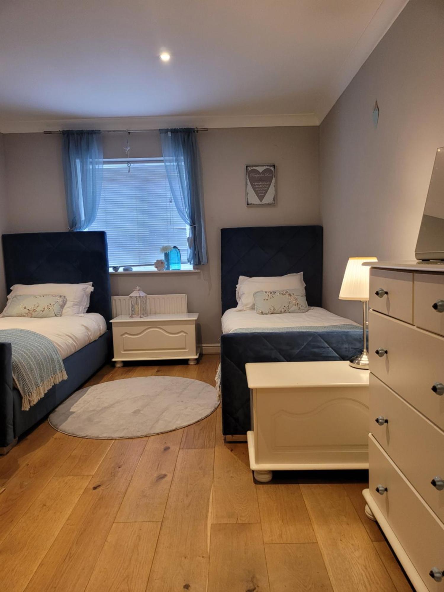 Three Bedroom Apartment By Beautiful Park London Luaran gambar
